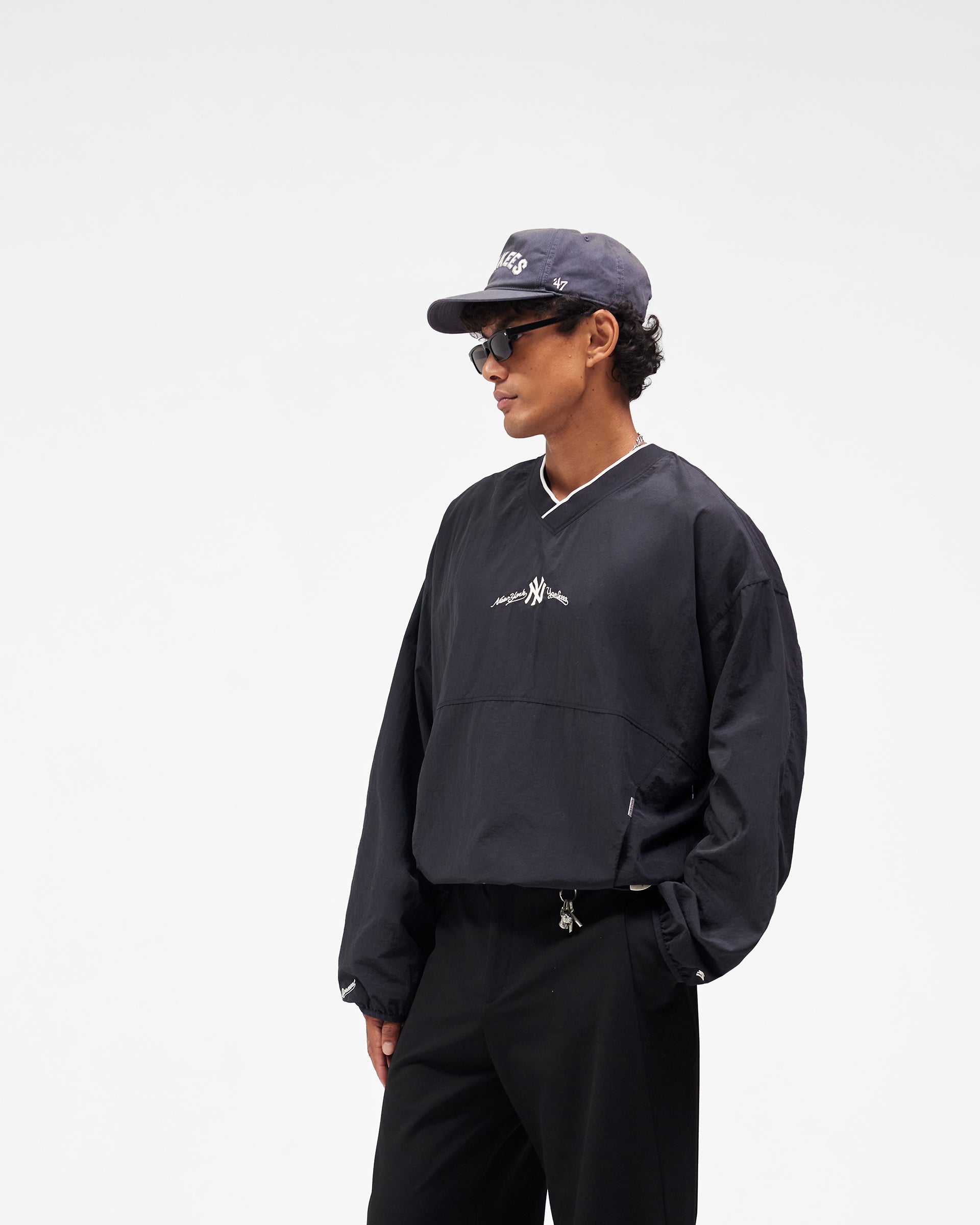 Yankees_Nylon_Pullover_-_Faded_Black_03.jpg