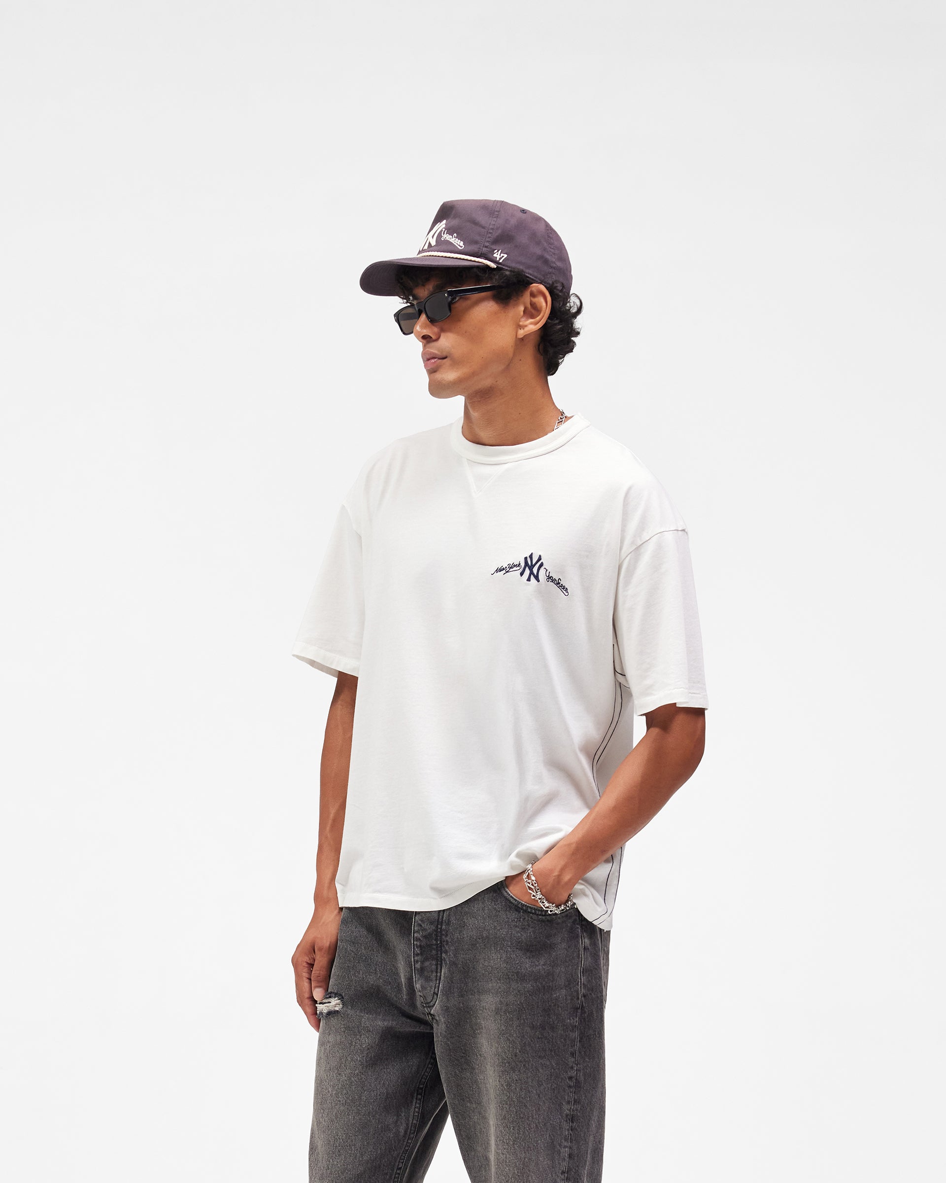 Yankees_T-Shirt_-_Flat_White_03.jpg