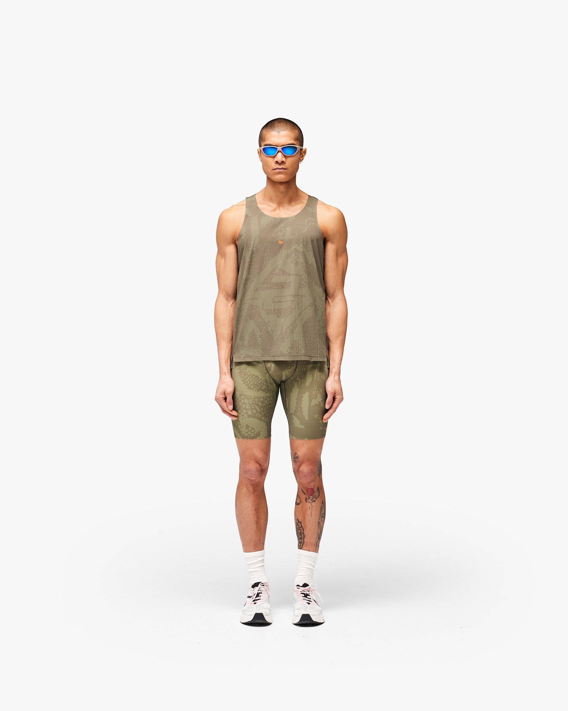 トップス AAKAM Collage Artwork Half Top (Khaki) 247 Los Angeles Half Tight - Khaki | REPRESENT